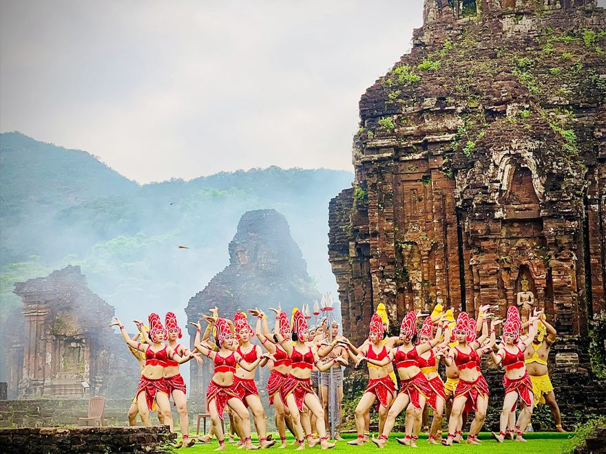 Danang 6 Days 5 Nights – Hoi An – Hoi An Memories Show – Hue – My Son Sanctuary – Hue Imperial Citadel